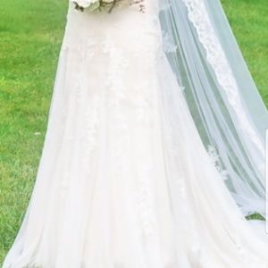 Lace wedding dress street size 6